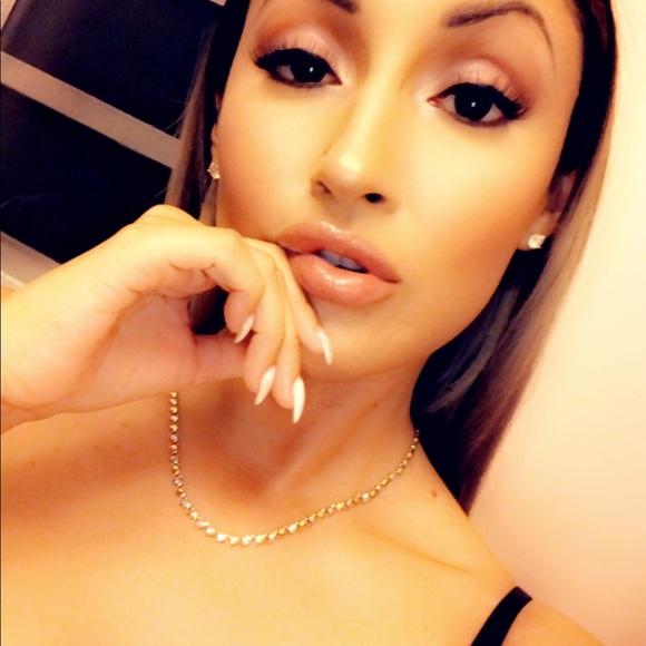 Meet your Posher, Stephanie - Picture 5 of 6